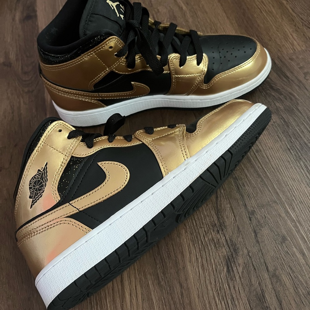Nike Air Jordan 1 Mid Black Gold Sneakers